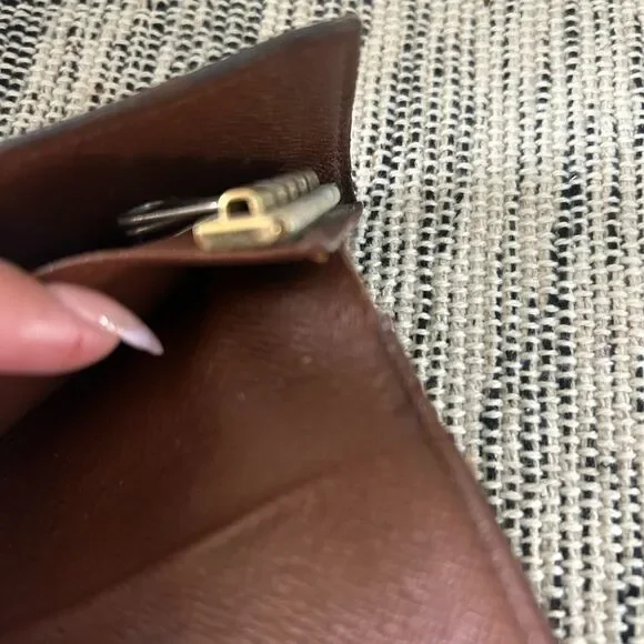 Louis Vuitton Key Holder - Picture 4 of 7